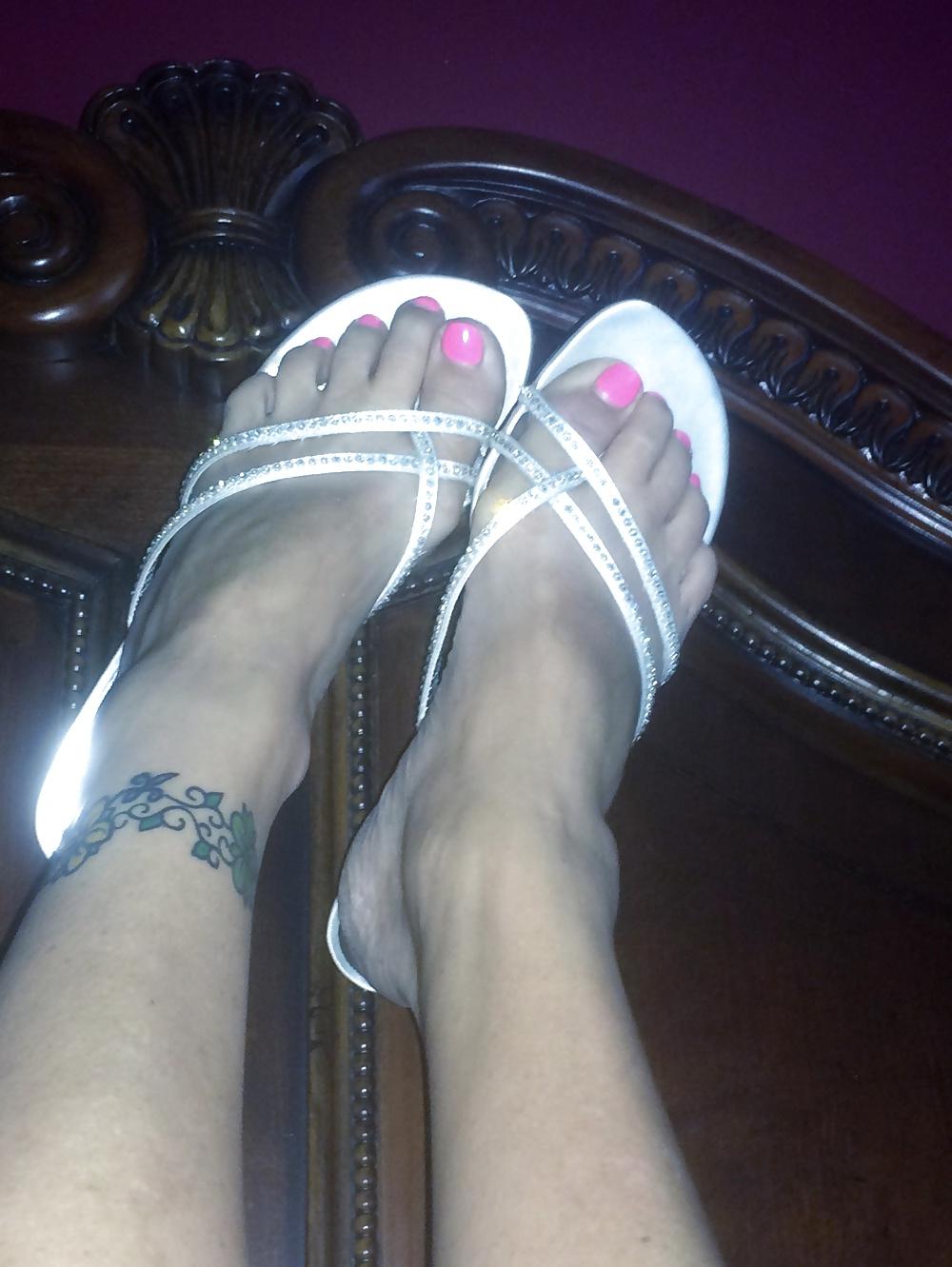 15P More wifes blue and pink toes