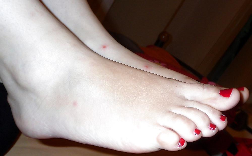 9P Yummy small feet ready for footjob