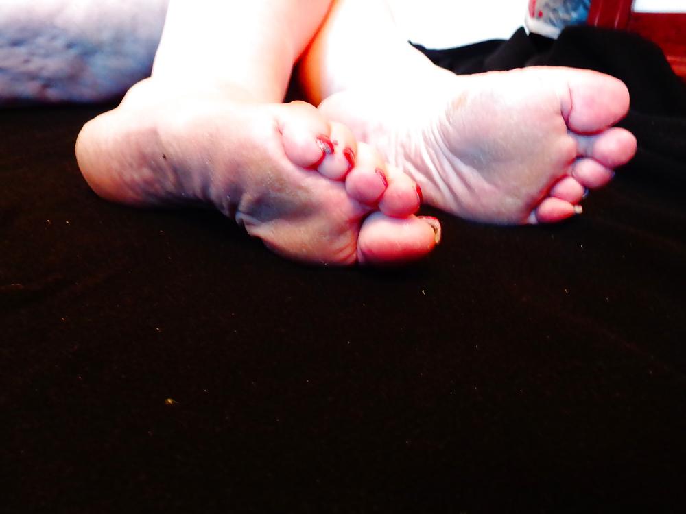 13P Foot worship