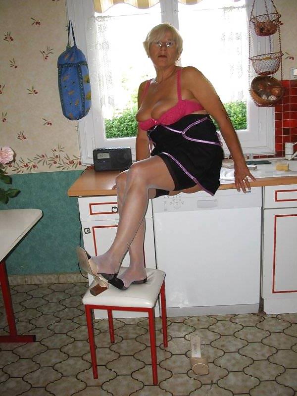 25P Mature Beauty - Annick 18