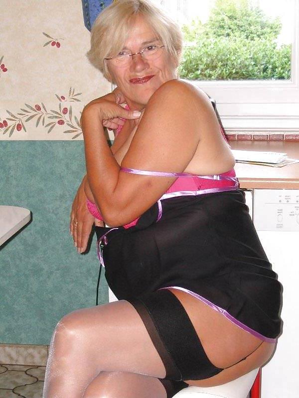 25P Mature Beauty - Annick 18