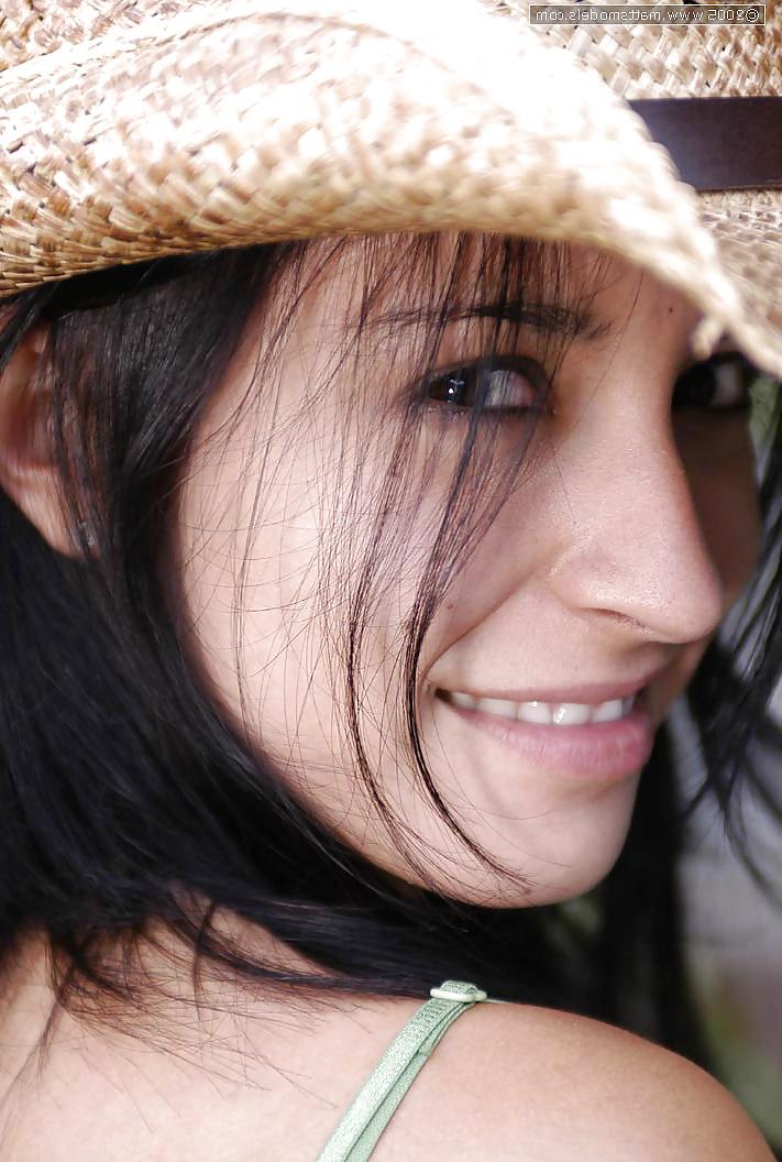 13P Amateur first time Cowgirl Lizzy wants a big bull size dick
