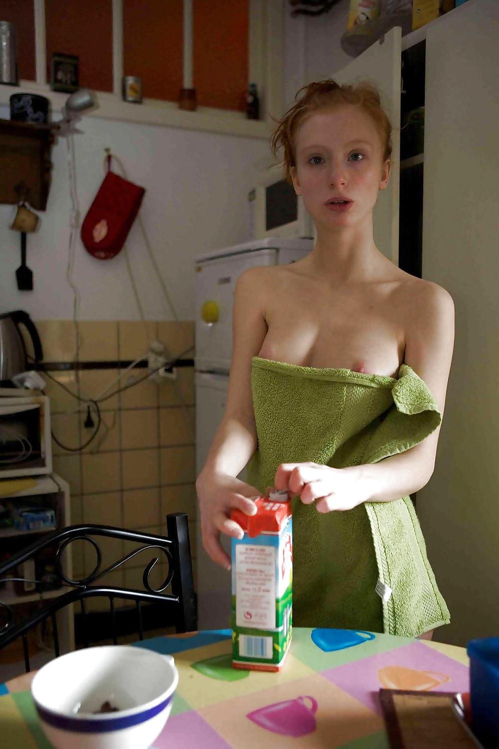 25P Stunning Redhead With Perfect Body