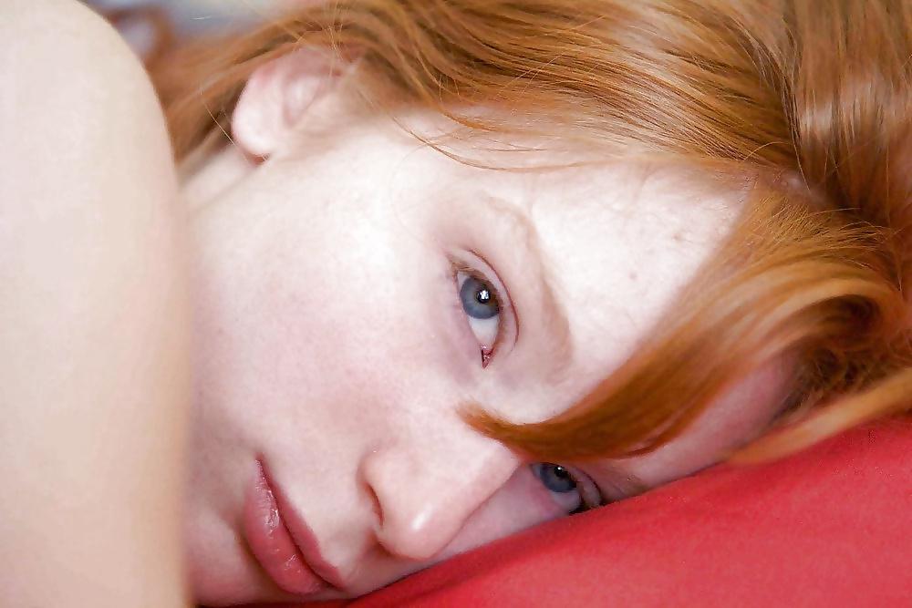 25P Stunning Redhead With Perfect Body
