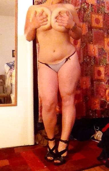 25P Thick and Busty MILF