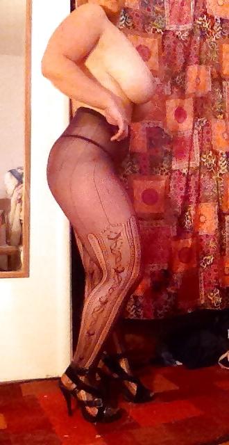 25P Thick and Busty MILF