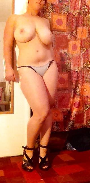 25P Thick and Busty MILF