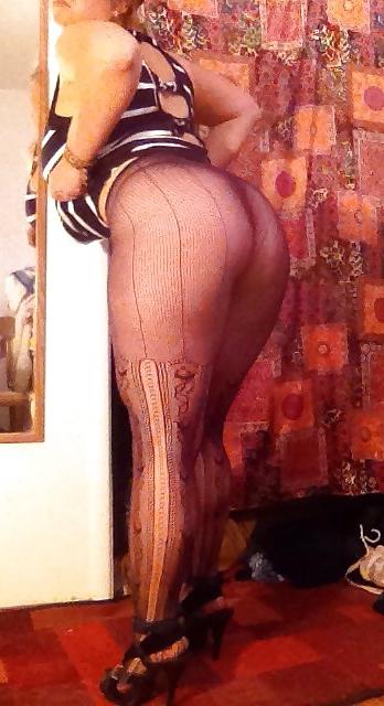 25P Thick and Busty MILF