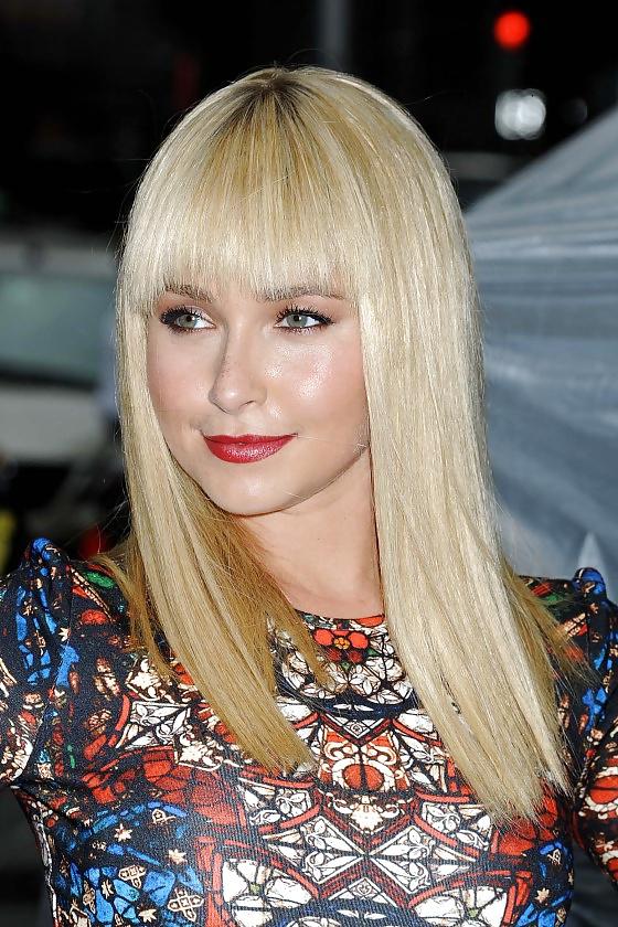 23P Hayden Panettiere In Tight Dress (The Late Show)