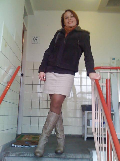 17P Dirty comments on dutch mommy