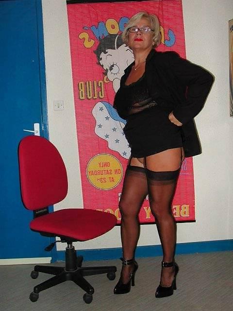 25P Mature Beauty - Annick 46