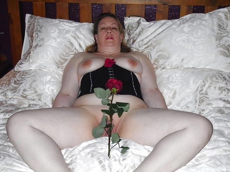 25P Pain Slut Laura