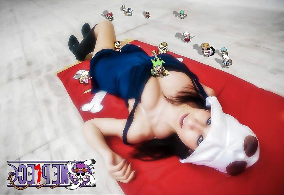 25P One Piece Cosplay