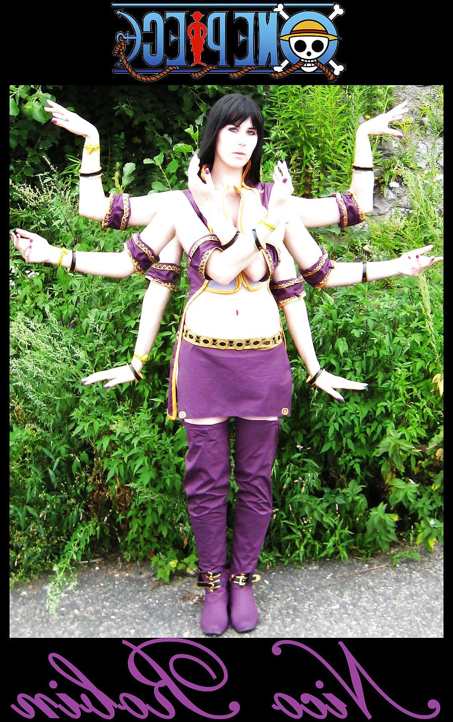 25P One Piece Cosplay