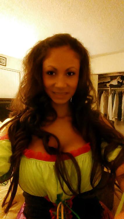 14P Latina milf with body