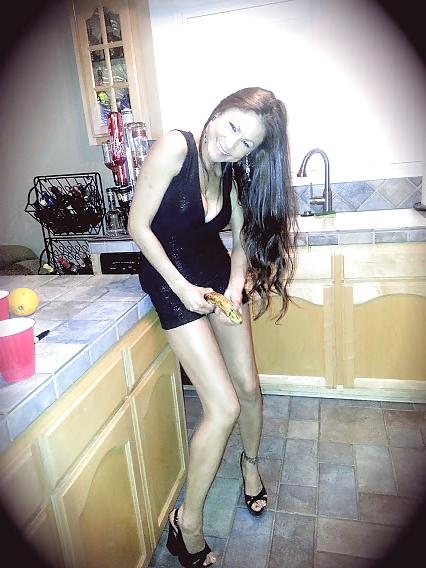 14P Latina milf with body