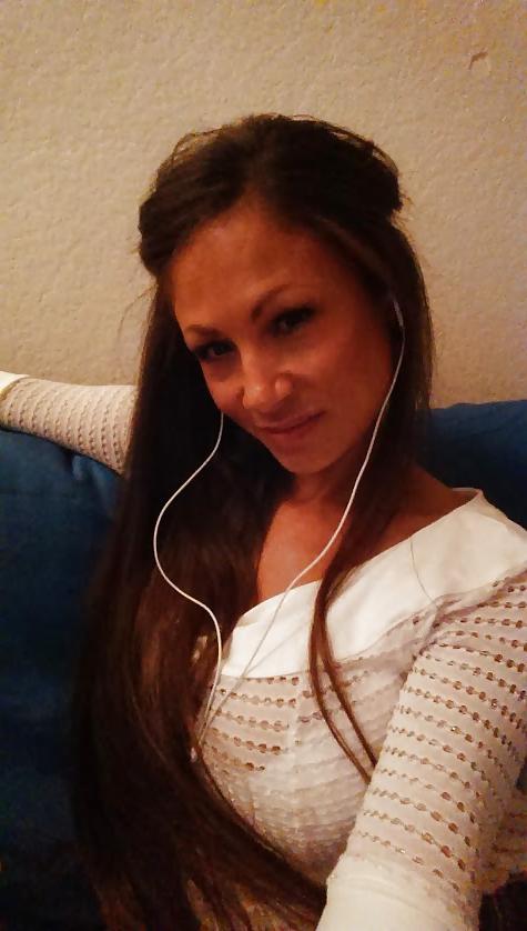 14P Latina milf with body