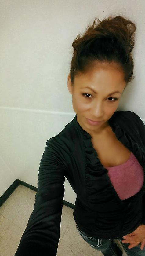 14P Latina milf with body