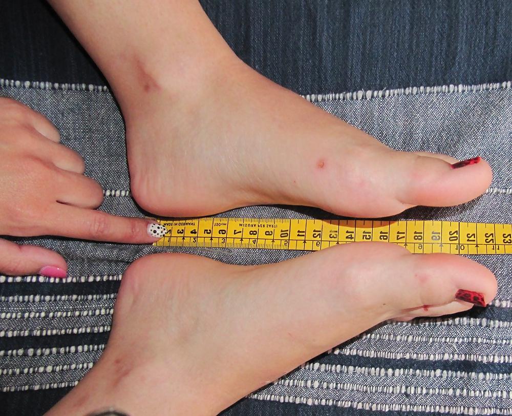9P Sexy young little feet ready for footjob!