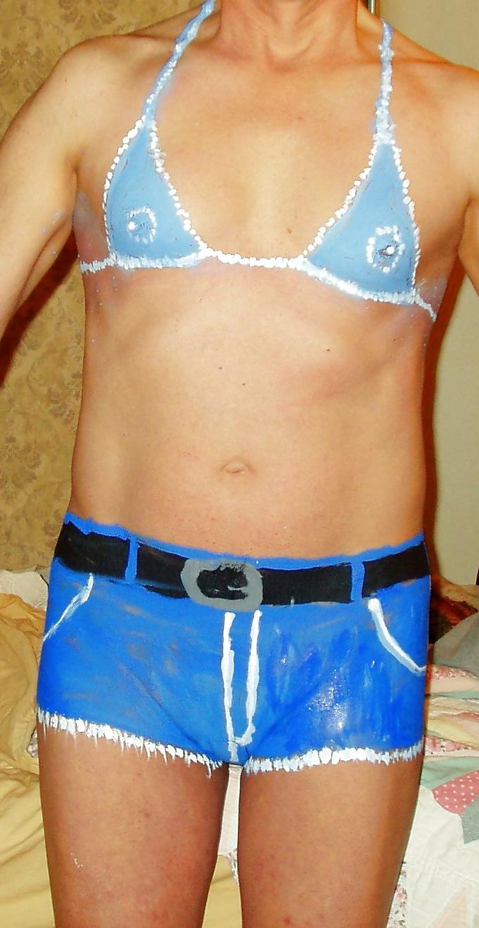 16P Crossdresser body painting