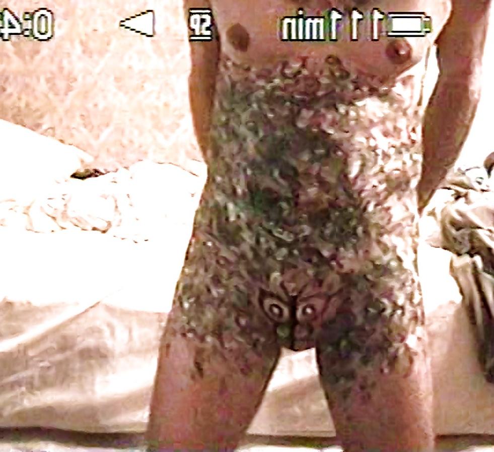 16P Crossdresser body painting