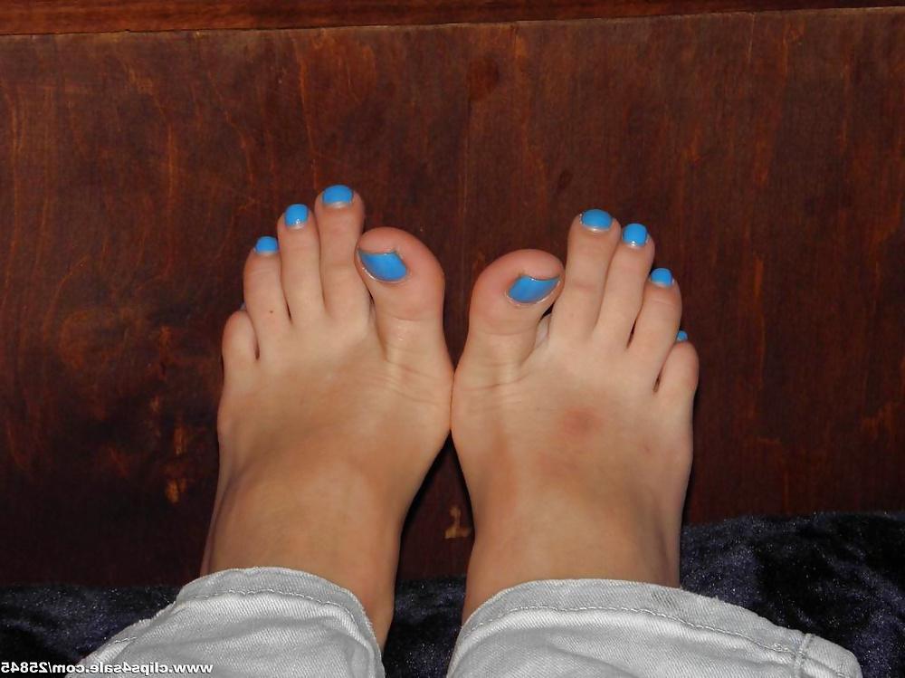 15P Blue Jeans Barefoot