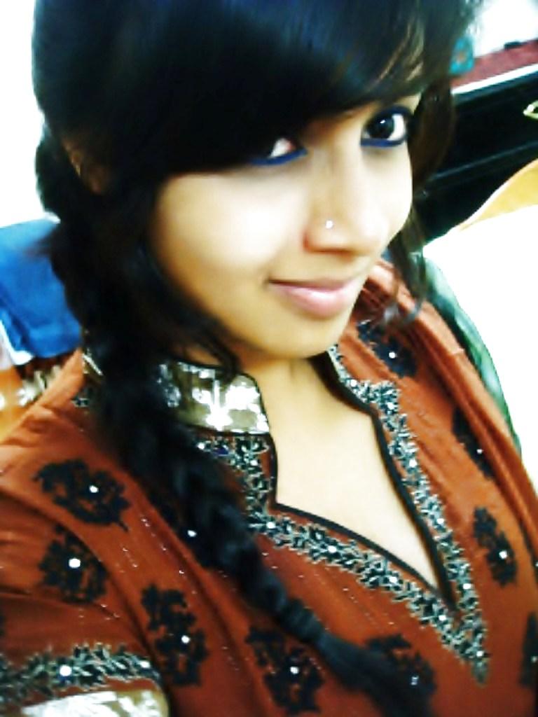 17P Sexy Pakistani girl
