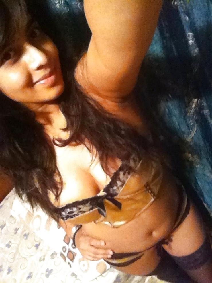 17P Sexy Pakistani girl