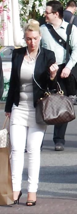 25P HORNY VOYEUR CANDID TEENS - COMMENT DIRTY