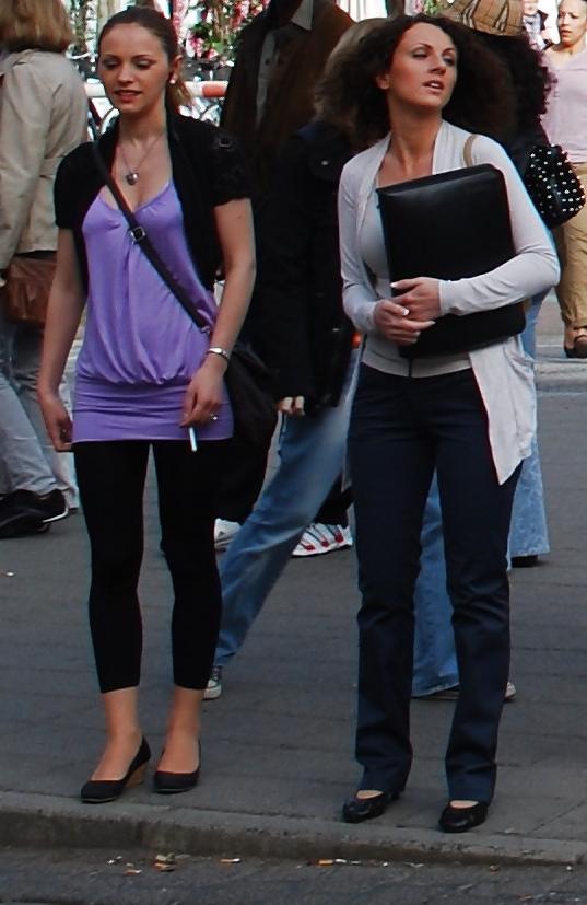 25P HORNY VOYEUR CANDID TEENS - COMMENT DIRTY