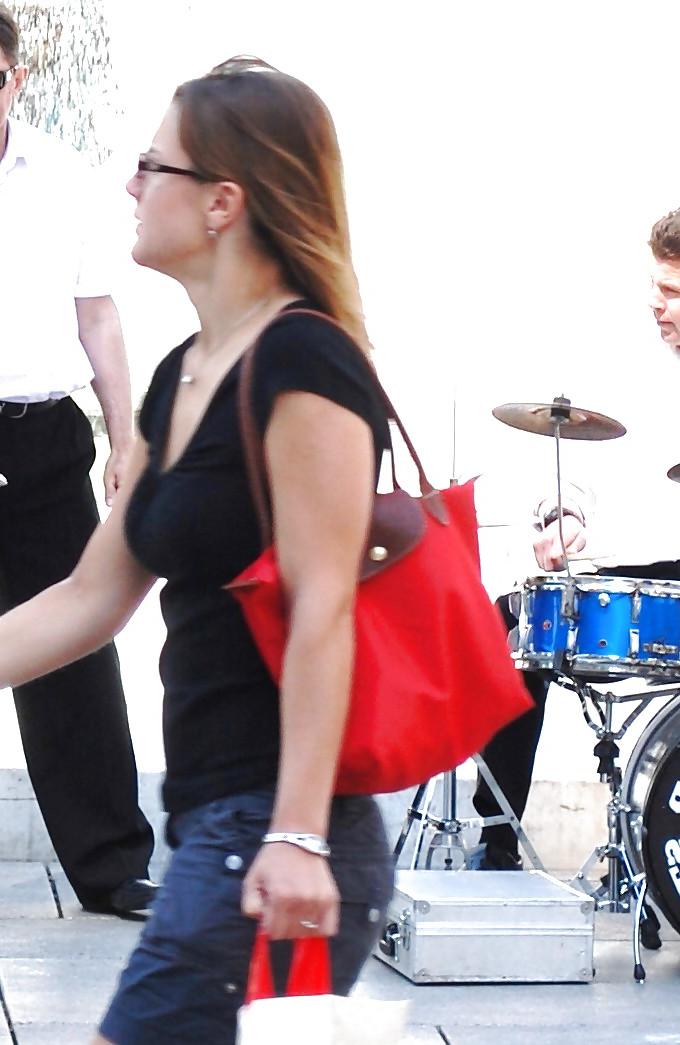 25P HORNY VOYEUR CANDID TEENS - COMMENT DIRTY