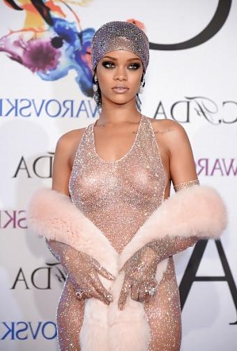 6P Check Out Rihanna's See Thru Dress