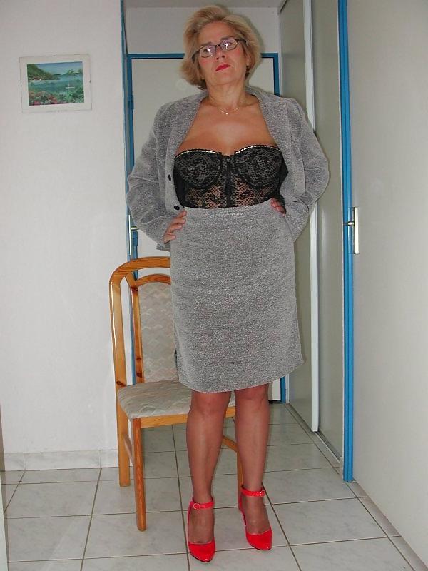 25P Mature Beauty - Annick 40