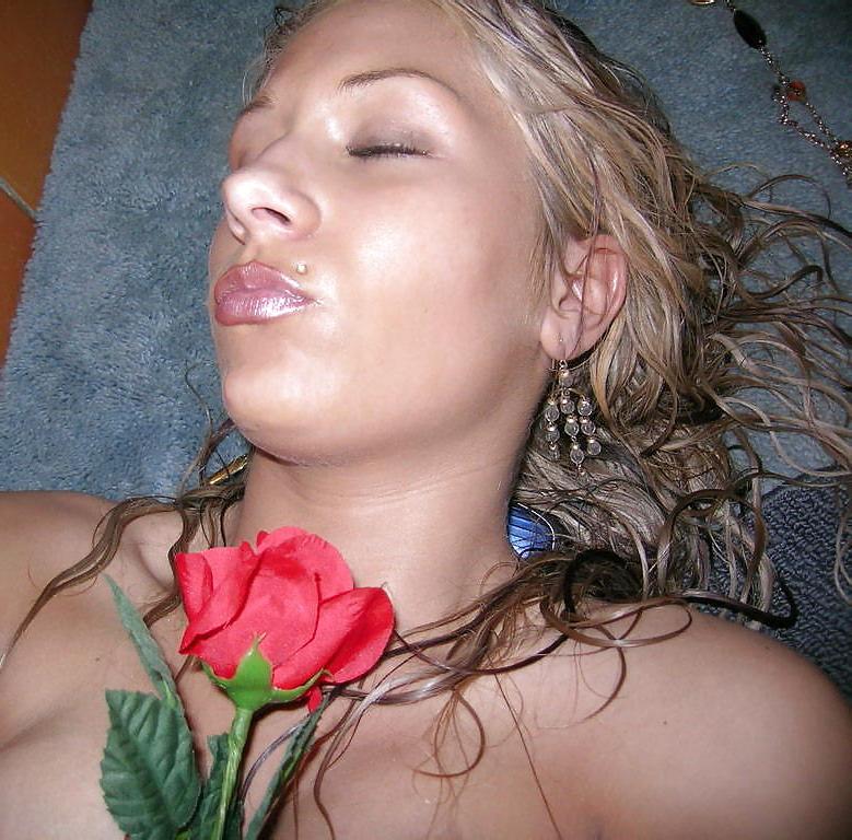 25P Self pics of hot blonde teen with perfect body