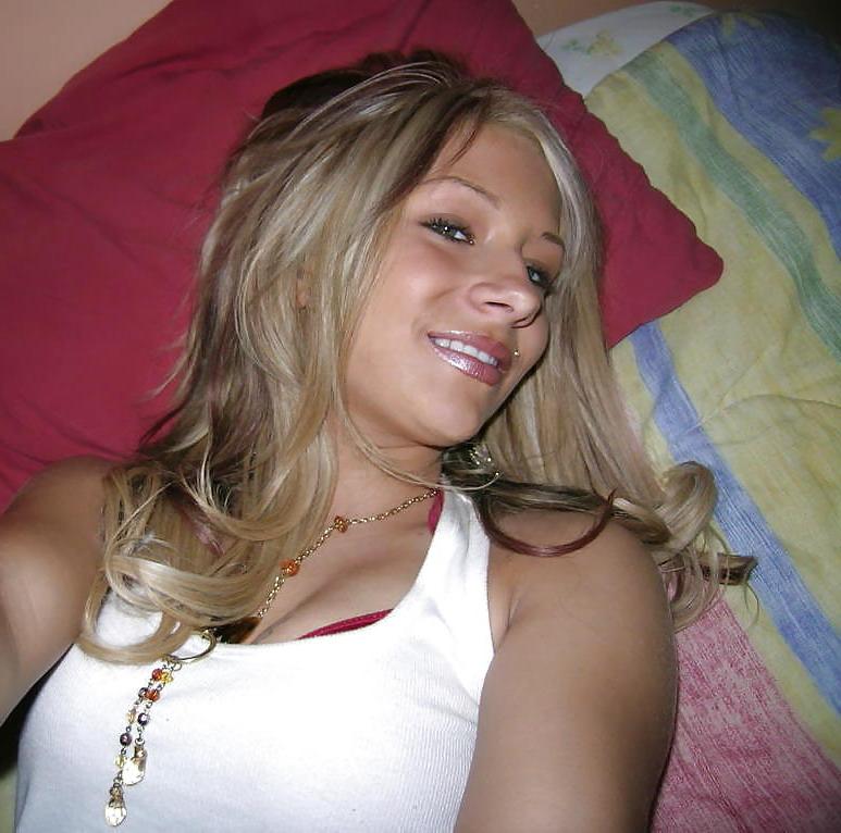25P Self pics of hot blonde teen with perfect body