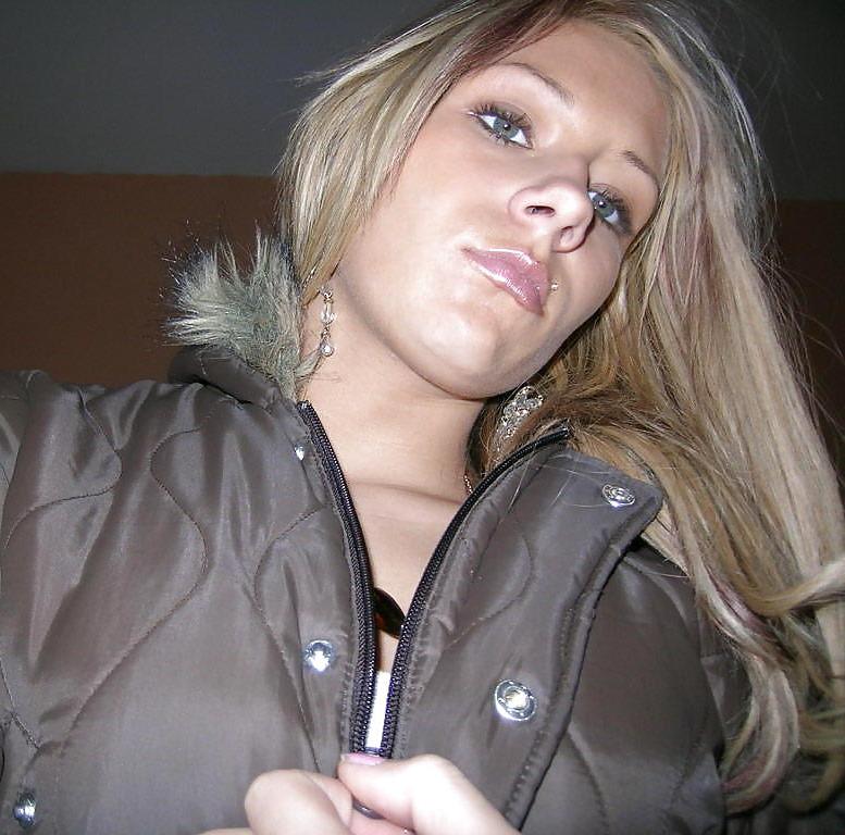 25P Self pics of hot blonde teen with perfect body