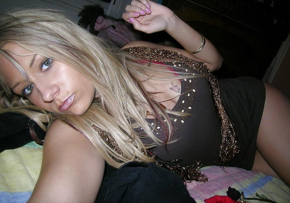 25P Self pics of hot blonde teen with perfect body