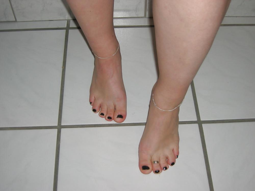 25P Barefoot Dildo Footjob 2