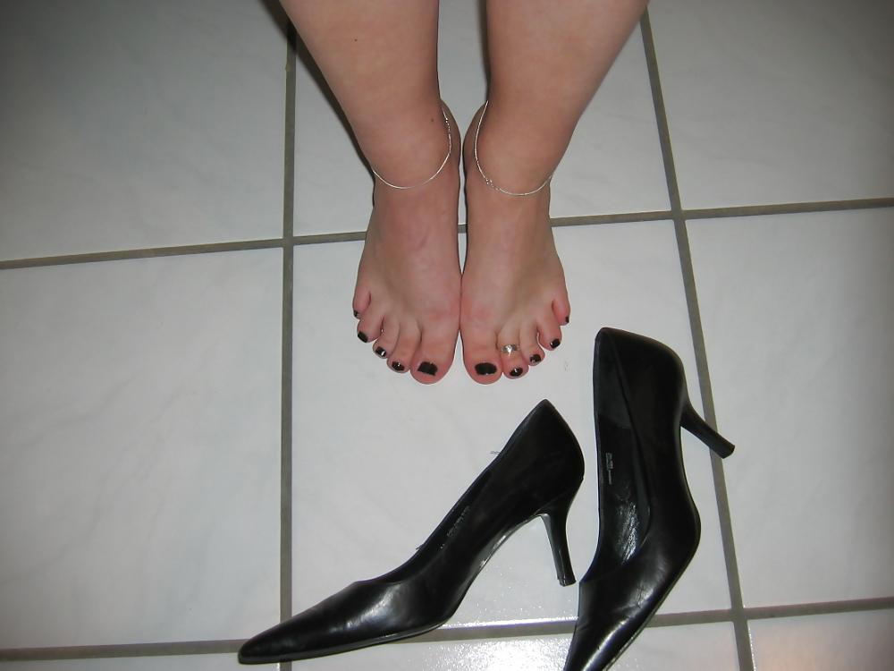 25P Barefoot Dildo Footjob 2