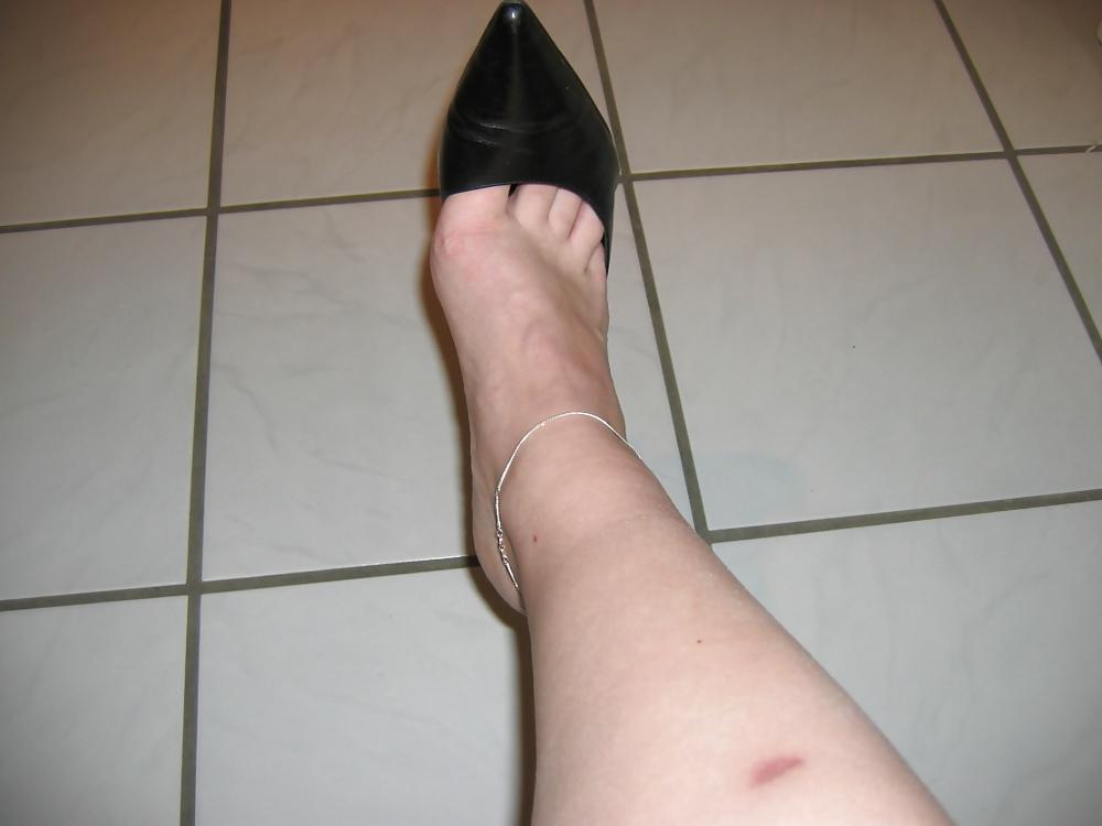 25P Barefoot Dildo Footjob 2