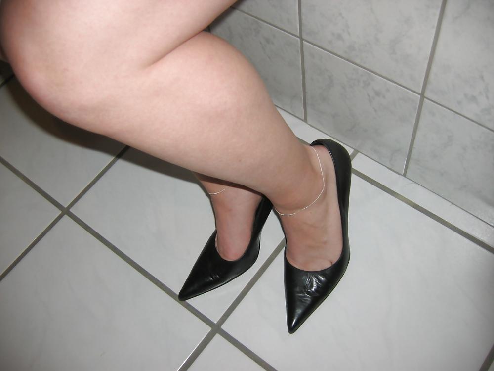 25P Barefoot Dildo Footjob 2