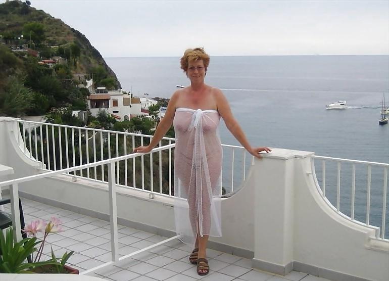 25P We were on vacation and decided to show her body nude