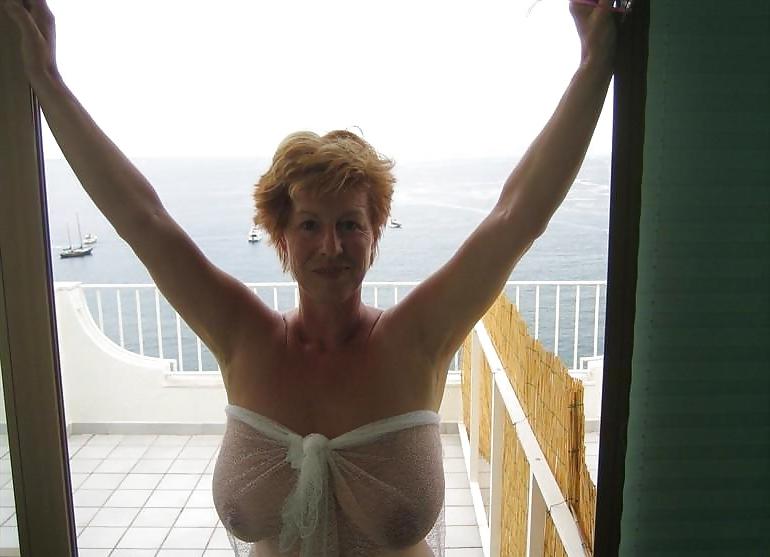 25P We were on vacation and decided to show her body nude