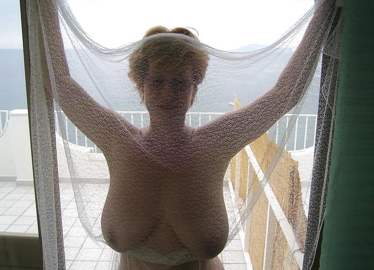 25P We were on vacation and decided to show her body nude