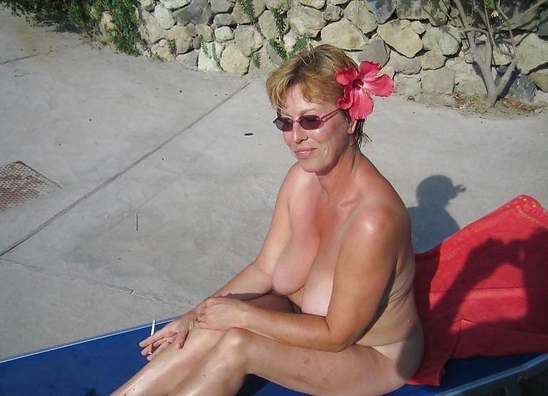 25P We were on vacation and decided to show her body nude