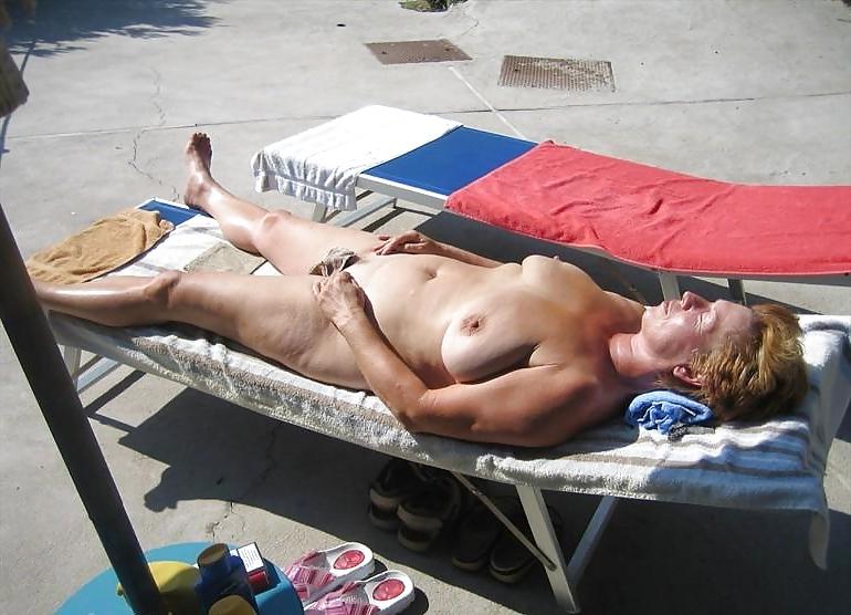 25P We were on vacation and decided to show her body nude