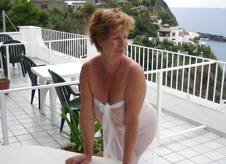 25P We were on vacation and decided to show her body nude
