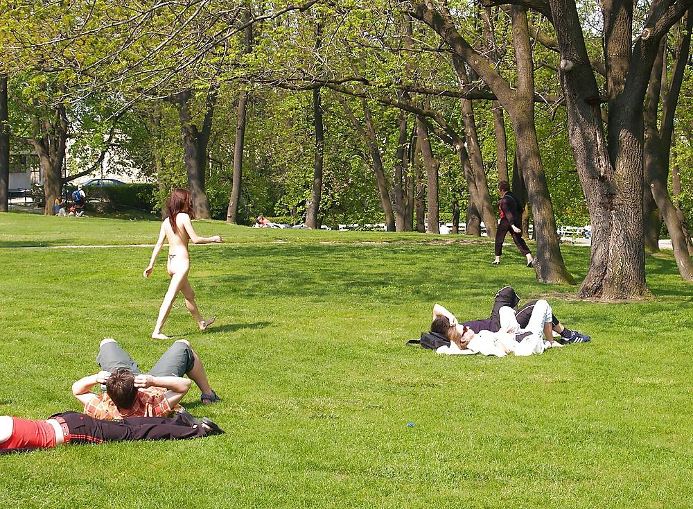 20P Wife did not hesitate to show her body to outsiders
