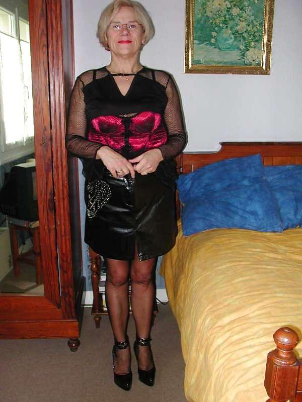 25P Mature Beauty - Annick 57