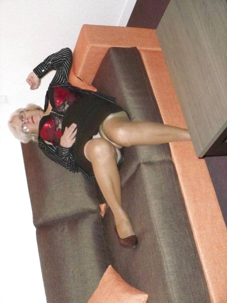 25P Mature Beauty - Annick 59